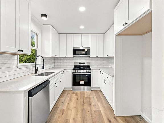 5th image of 149 Red Maple Lane