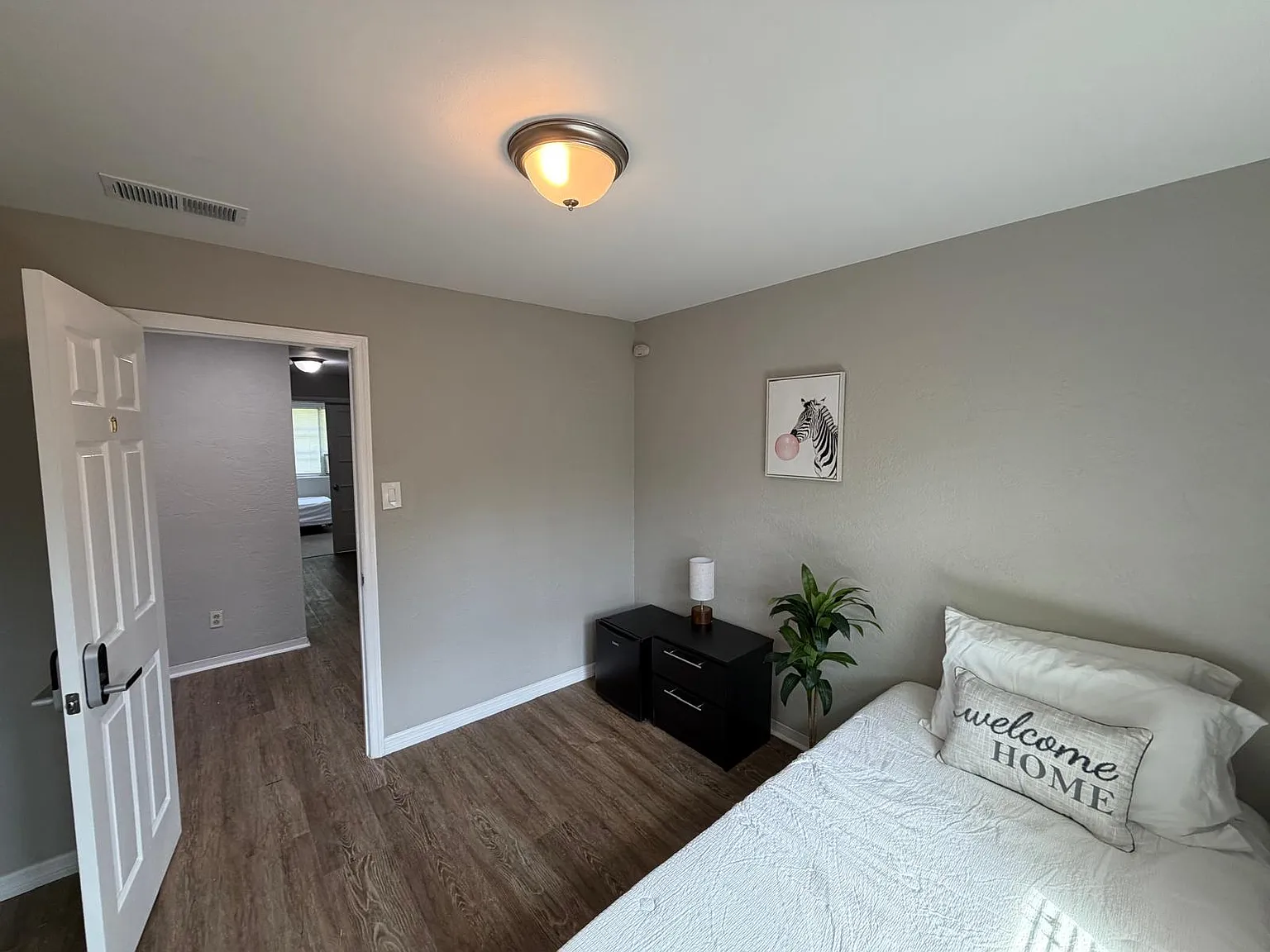 4 bed, 2.0 bath, 1240 sqft, $815 — Photo 2