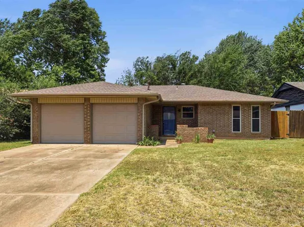 405 Meadow Lake Dr, Edmond, OK 73003
