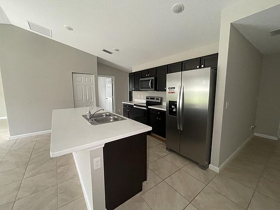 5th image of 817 SW Butterfly Terrace