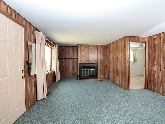3rd image of 402 Hoover Dr