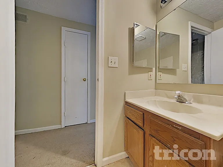 3708 W 42nd Ter — Photo 12