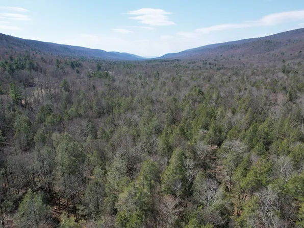 4981 New Lancaster Valley Rd, Milroy, PA 17063