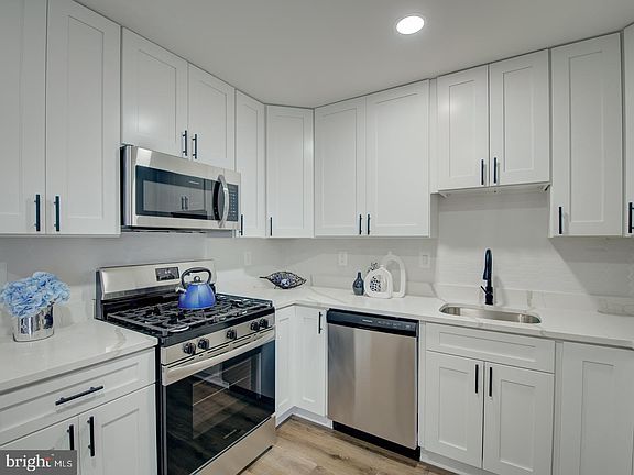 5th image of 8023 Cuba Dr
