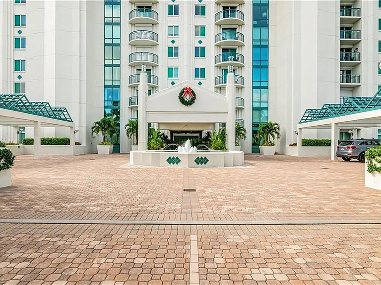 7515 Pelican Bay Blvd #7B — Photo 2