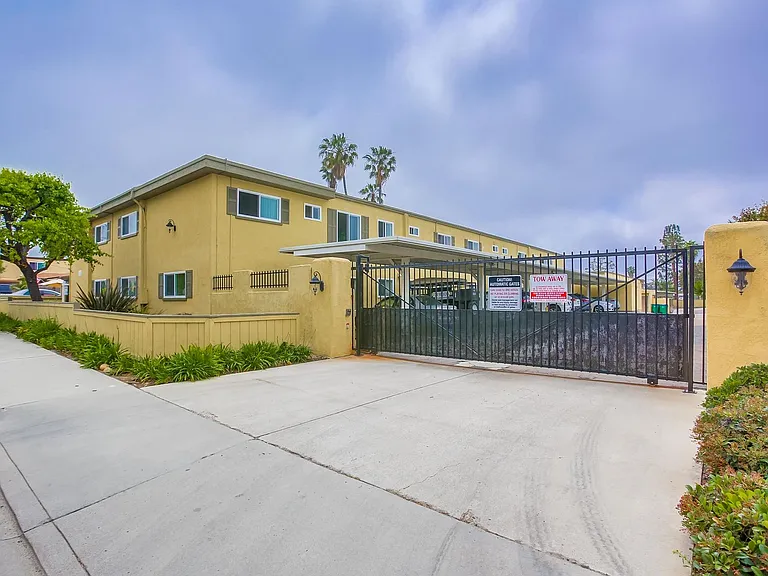 Carlsbad Village Apartments — Photo 3