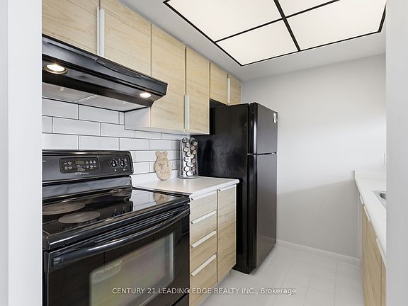 3rd image of 75 Ellen St #1102