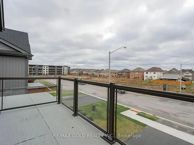 7507 Splendour Dr — Photo 13