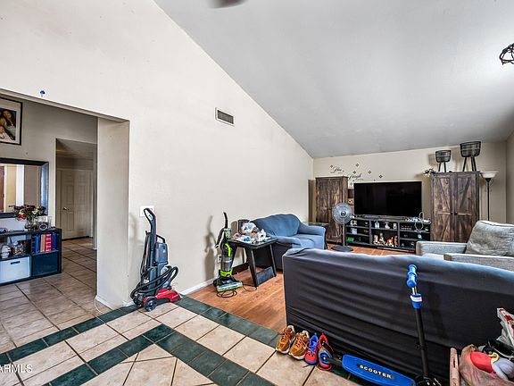 5th image of 410 W BOXELDER Place