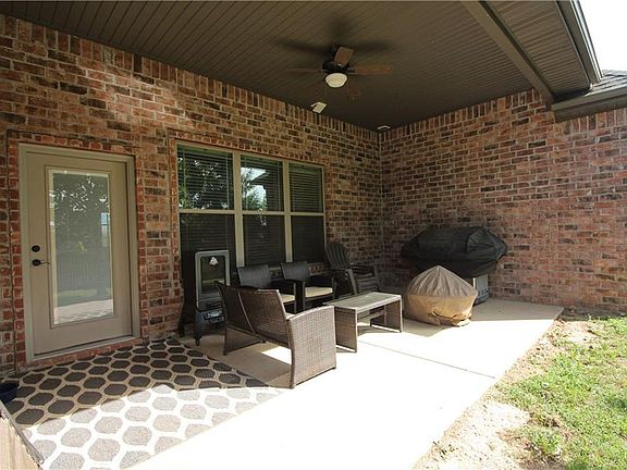 5th image of 612 Lyndal Ln