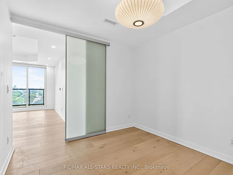 185 Alberta Ave — Photo 23
