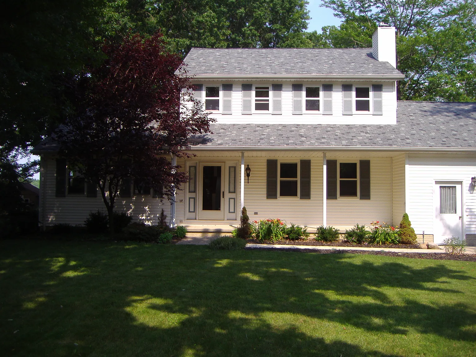 1075 Royal Dr photo 1
