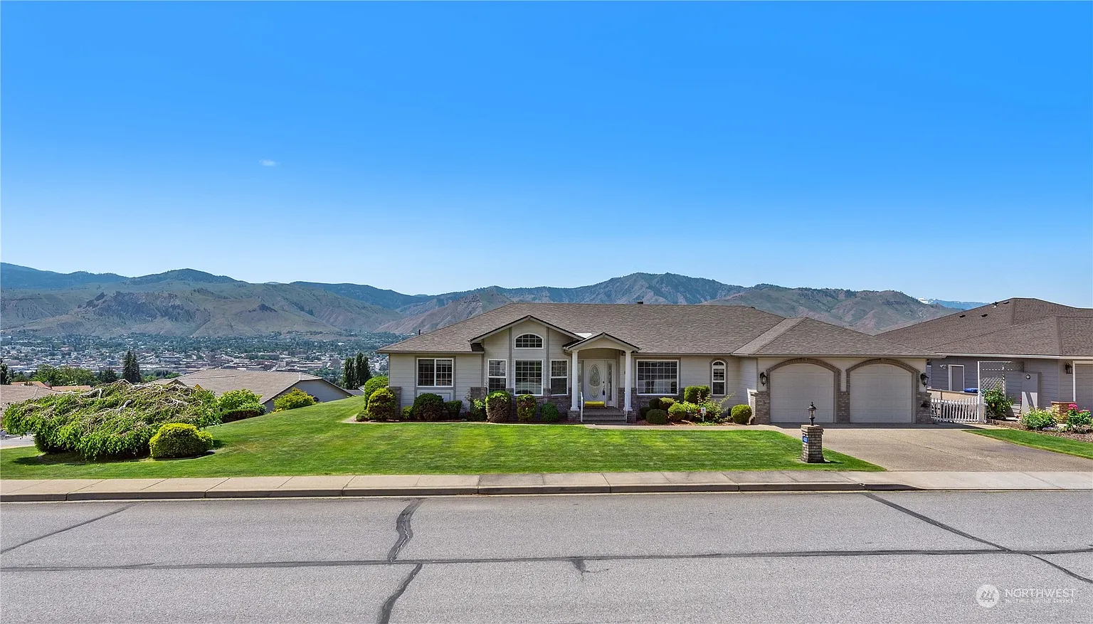 430 Stoneridge Drive photo 1
