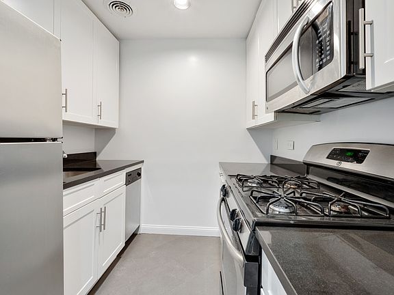 5th image of 205 E 60th St APT 3