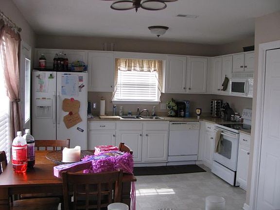 3rd image of 212 Kings Deer Dr