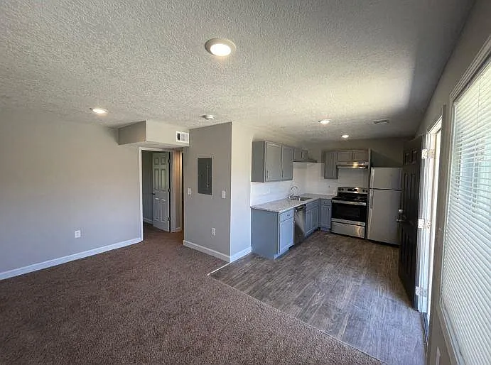 Chelsea Apartments — Photo 10