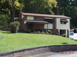 21 Pyrenees Dr, Pittsburgh, PA 15239