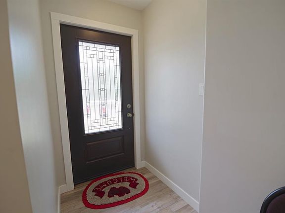 3rd image of 946 3rd Ave S