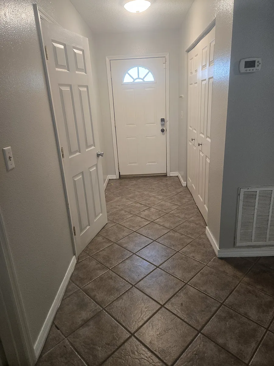 Foyer - 2207 Karl St #D