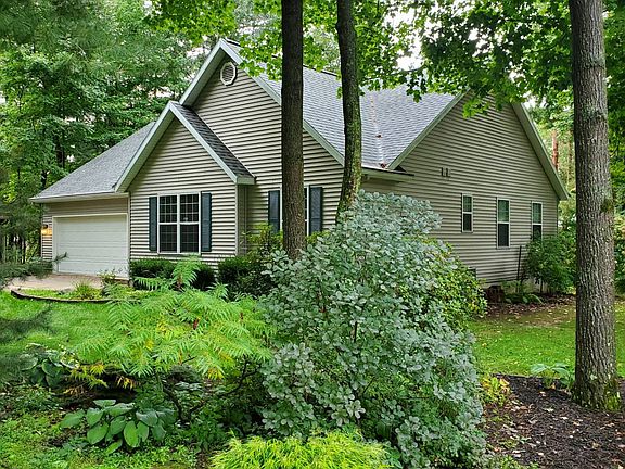 2nd image of 5869 Woodbriar Dr NE