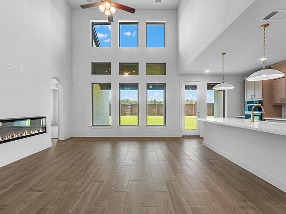 3rd image of 203 Yellow Rosewood Ln
