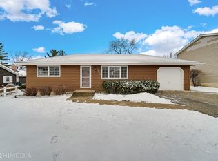 2308 Honeysuckle Ct, Lindenhurst, IL 60046