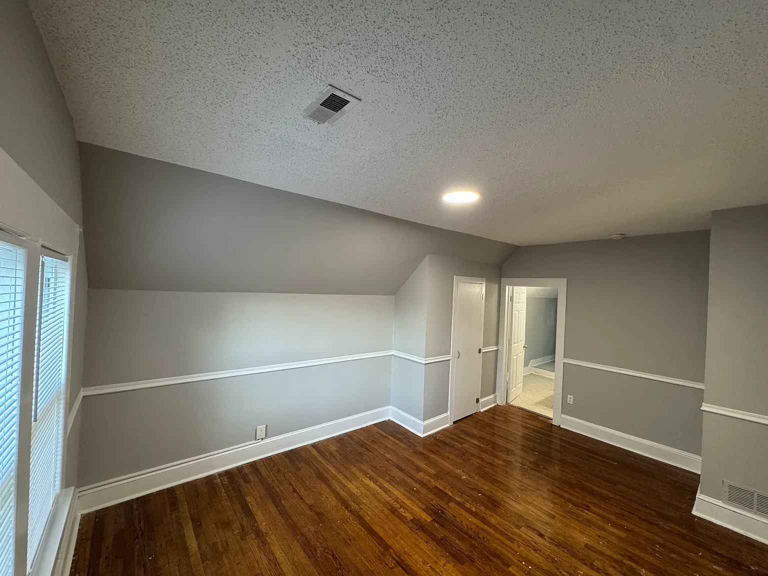 206 S Summit St — Photo 4