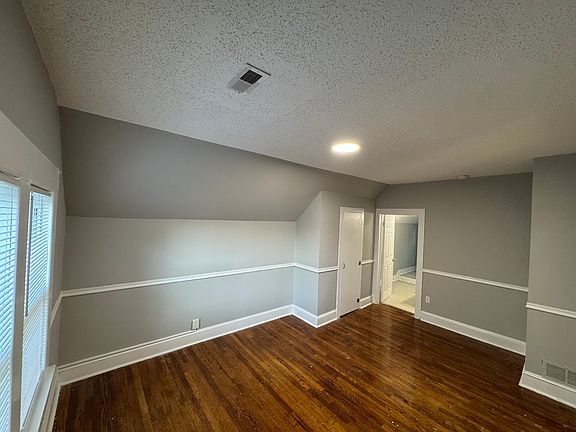 4th image of 206 S Summit St