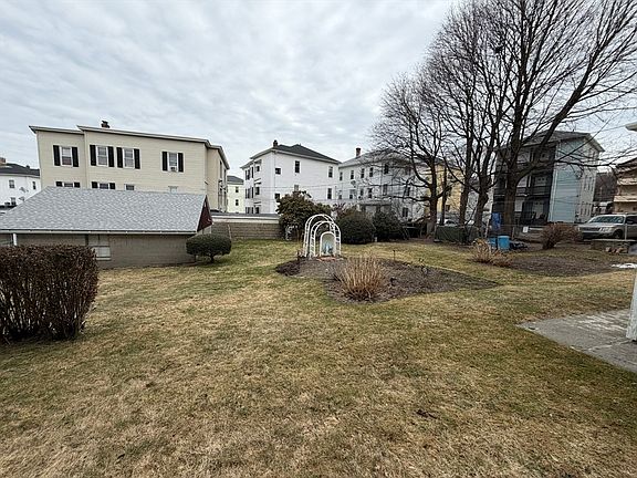5th image of 49 Perry Ave