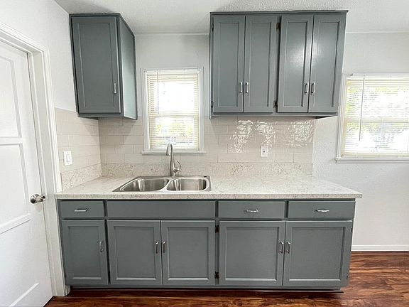 4th image of 9831 Maple St #1/2