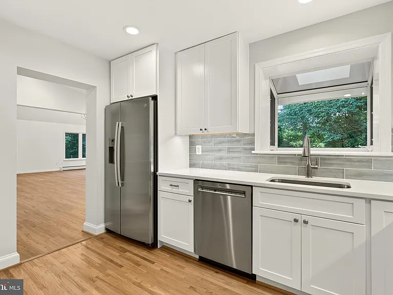 2375 N Vernon St — Photo 21