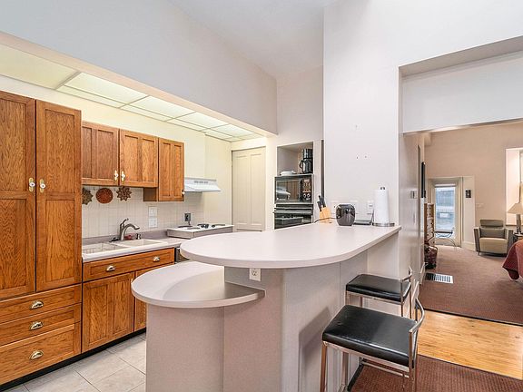 5th image of 241 Hubbard St #1/2