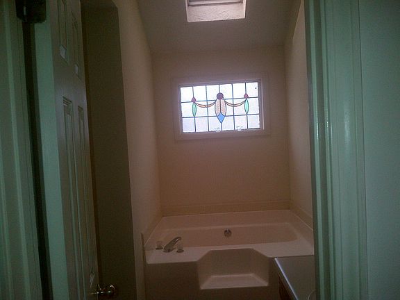 4th image of 4264 Cary Dr