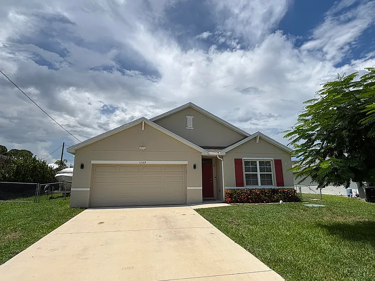 1169 SW Hunnicut Ave — Photo 1