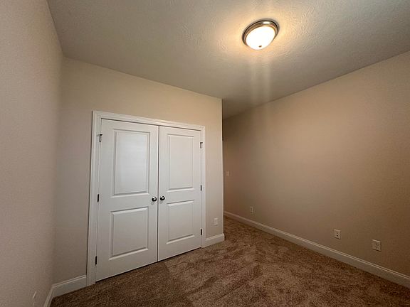 5th image of 647 Ashburn Drive #Wd334