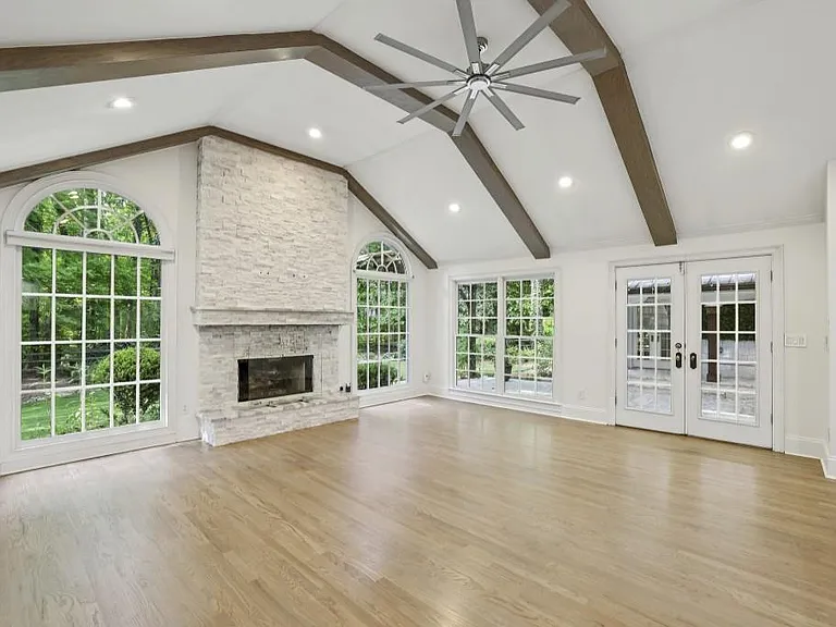 1905 Gainsborough Dr — Photo 29