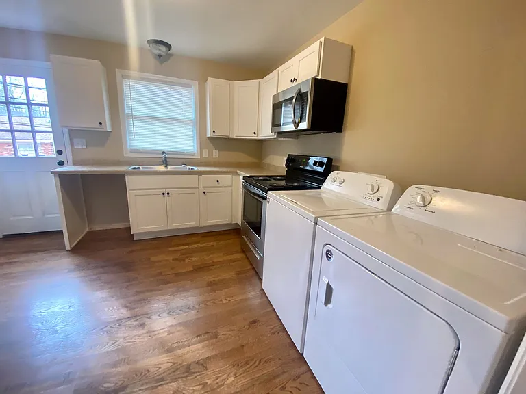 242 Cochran Rd — Photo 10