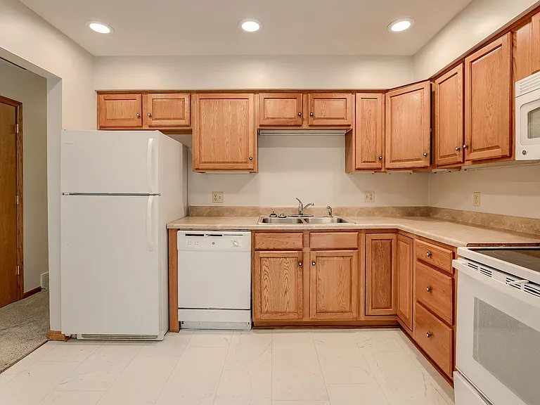 4115 N 213th Cir — Photo 35