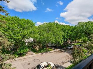 518 SW 33rd St NW #303, Calgary, AB T2N2W4