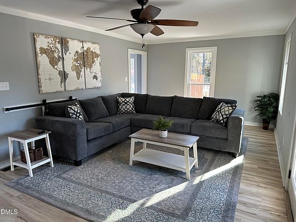 4th image of 2037 Queen Charlotte Pl