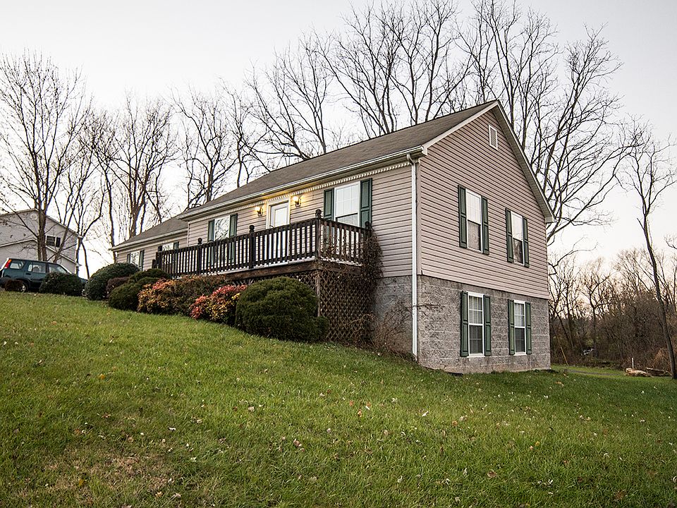 1st image of 205 Hallock Dr