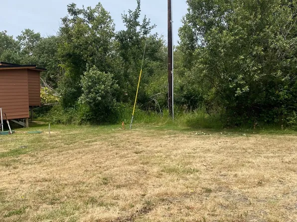 N 3rd St, Lakeside, OR 97449