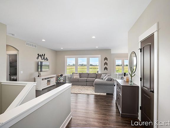 3rd image of 34 Summerwyn Dr SE