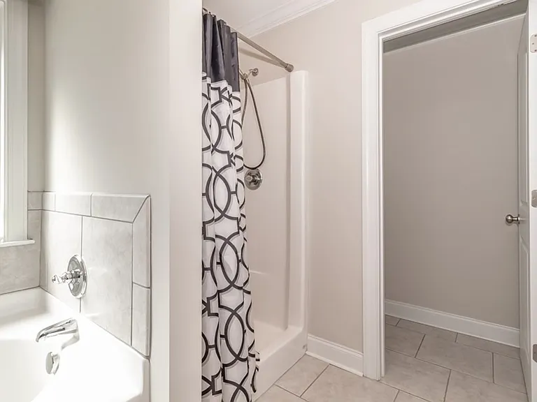 2112 Kinsale Ave — Photo 29