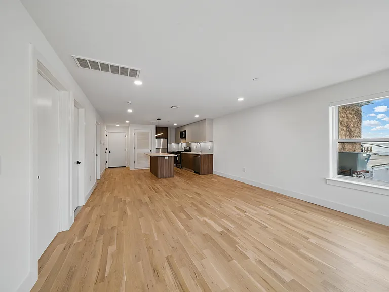 11 W Railroad Ave #2 — Photo 3