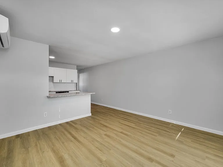 5106 E Columbus Dr — Photo 4