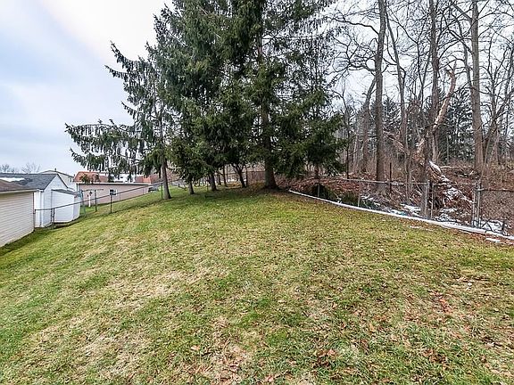 5th image of 318 Karen Dr