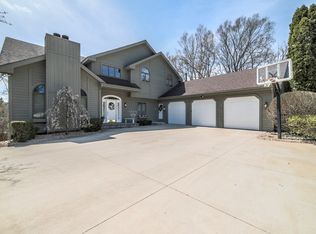 16W561 87th St, Willowbrook, IL 60527