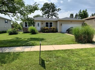 489 Franklin Dr, South Elgin, IL 60177