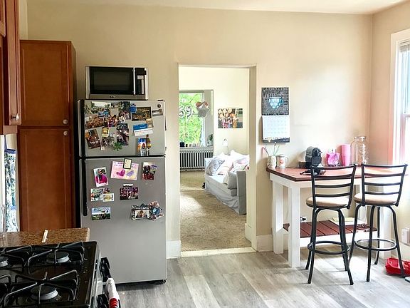 3rd image of 905 E Clarke St APT 4
